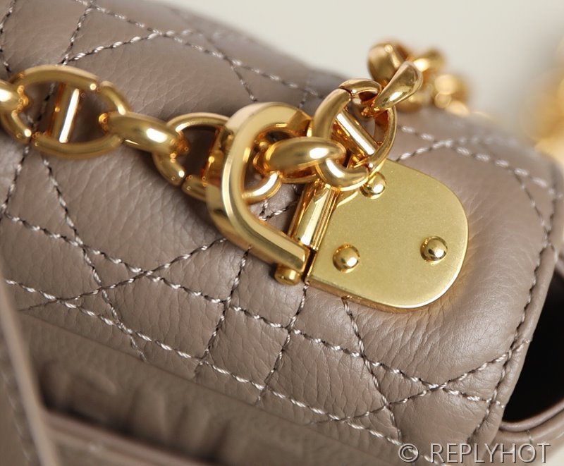 디올 Dior Caro 스몰 백 / 웜토프 [매장가 550만원대]