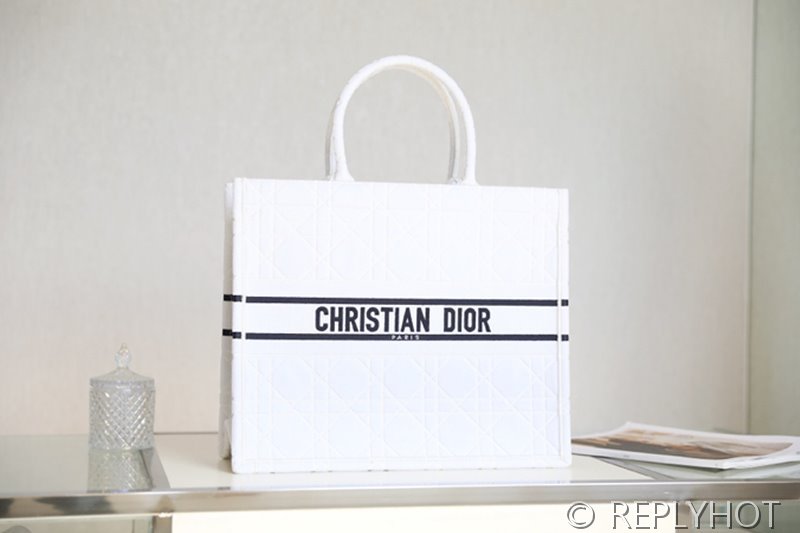 디올 북 토트 백 / 라지 / 화이트 [매장가490만원대]