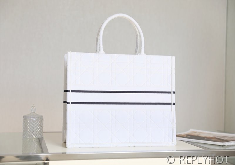 디올 북 토트 백 / 라지 / 화이트 [매장가490만원대]