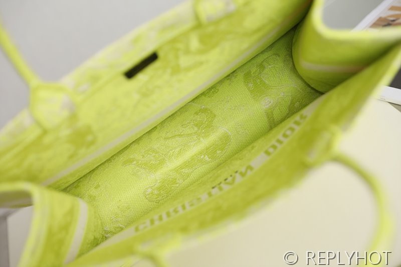 디올 북 토트 백 / 라지 / 형광그린 [매장가490만원대]