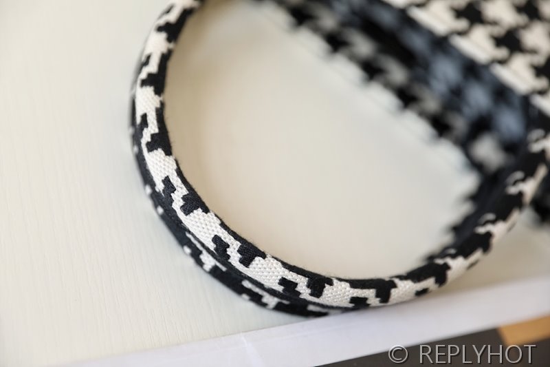 디올 북 토트 백 / 라지 / 하운즈투스 [매장가490만원대]