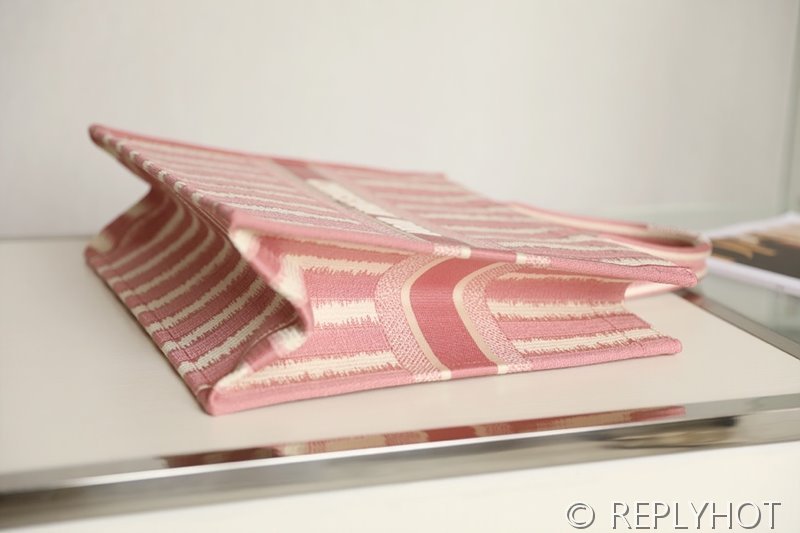 디올 북 토트 백 / 라지 / 핑크 스트라이프 [매장가490만원대]