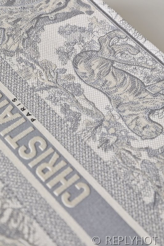 디올 북 토트 백 / 라지 / 타이거그레이 [매장가490만원대]