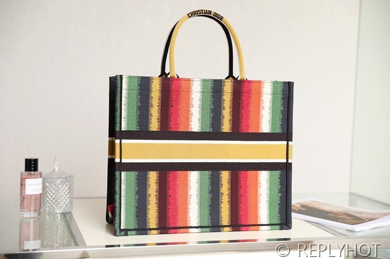 디올 북 토트 백 / 라지 / 컬러풀 스트라이프 [매장가490만원대]