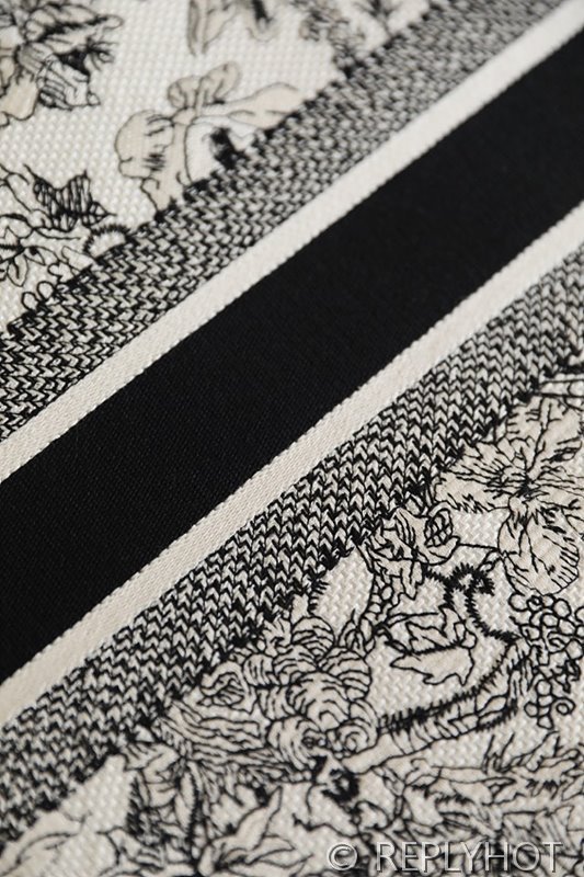 디올 북 토트 백 / 라지 / 잠자리 [매장가490만원대]