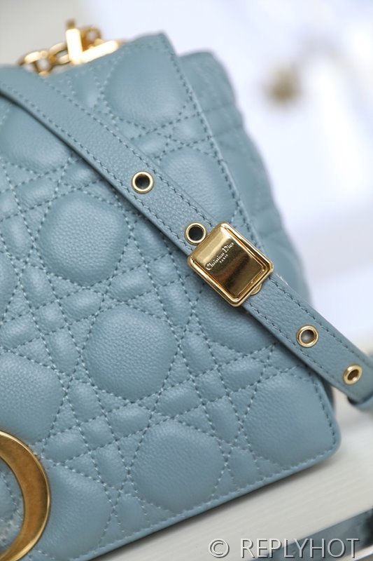 디올 Dior Caro 라지 백 / 스카이블루 [매장가 640만원대]