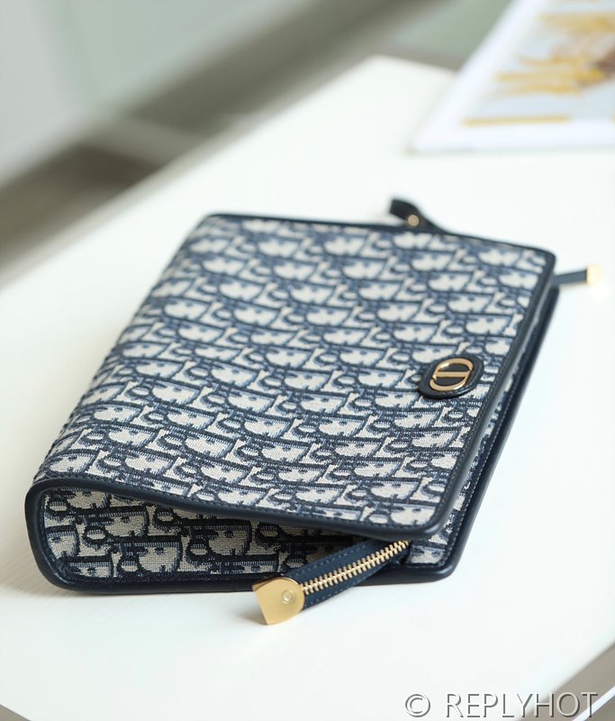 디올 30 Montaigne 미디엄 파우치 [매장가 145만원대]