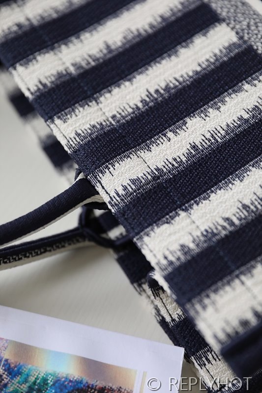 디올 북 토트 백 / 라지 / 스트라이프 [매장가490만원대]