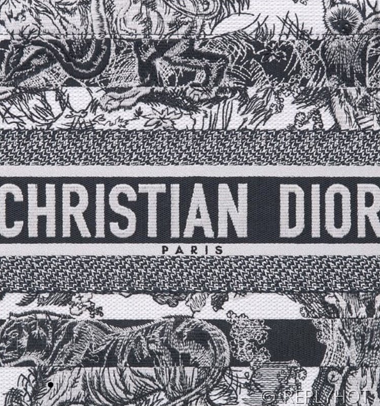 디올 북 토트 백 / 라지 / 블랙타이거 [매장가490만원대]