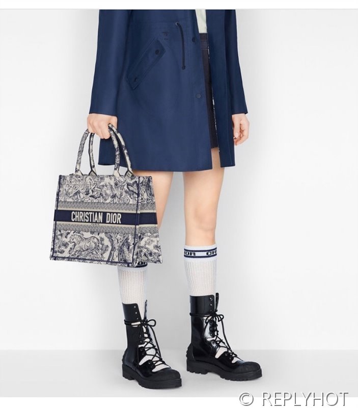 디올 북 토트 백 / 라지 / 블루타이거 [매장가490만원대]