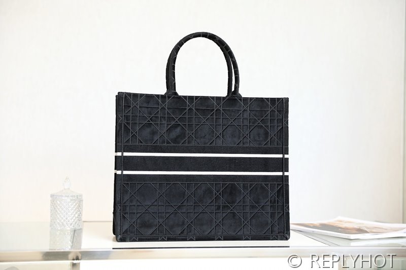 디올 북 토트 백 / 라지 / 블랙자수 [매장가490만원대]