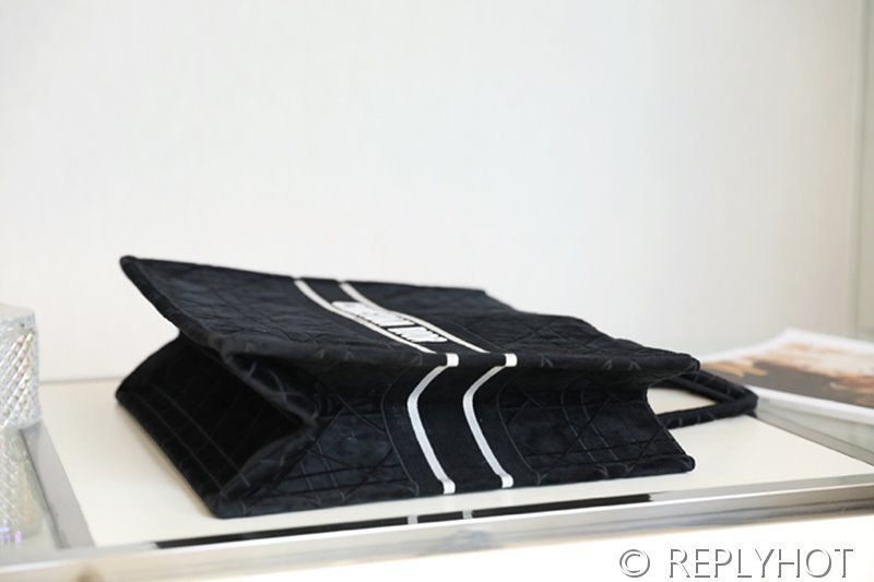 디올 북 토트 백 / 라지 / 블랙자수 [매장가490만원대]