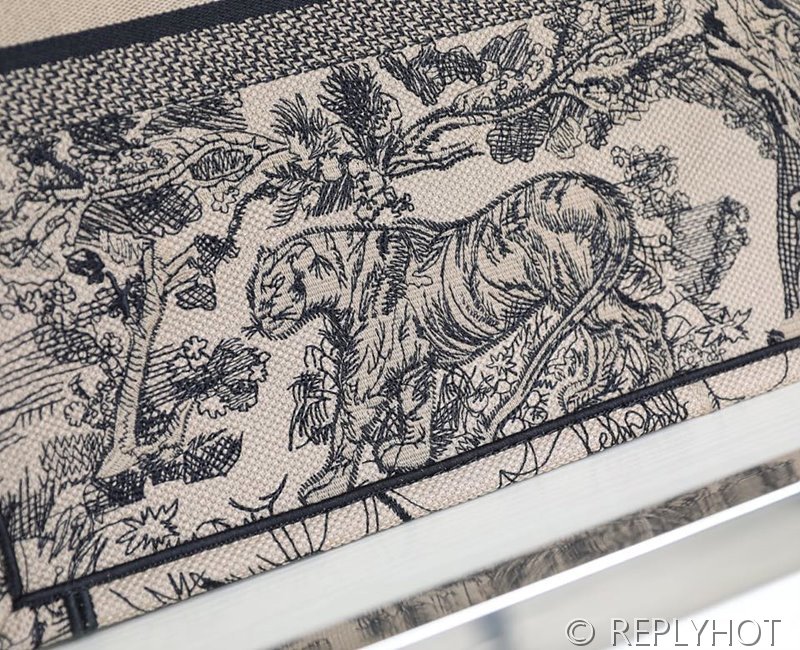 디올 북 토트 백 / 라지 / 브라운타이거 [매장가490만원대]