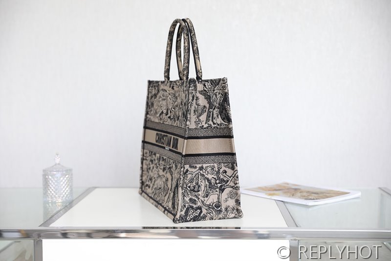 디올 북 토트 백 / 라지 / 브라운타이거 [매장가490만원대]