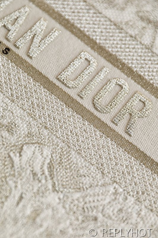 디올 북 토트 백 / 라지 / 메탈라인 타이거 화이트 [매장가490만원대]