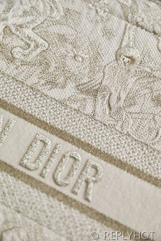 디올 북 토트 백 / 라지 / 메탈라인 타이거 화이트 [매장가490만원대]