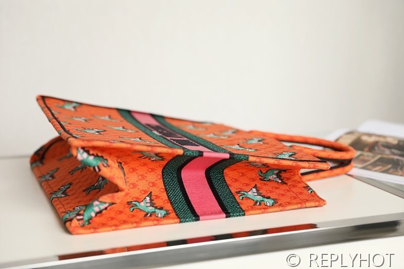 디올 북 토트 백 / 라지 / 드래곤 파이어 [매장가490만원대]