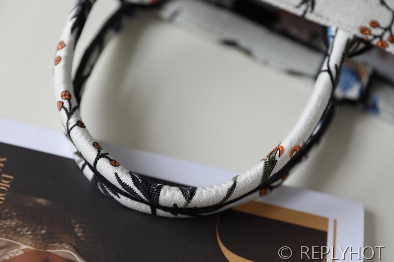 디올 북 토트 백 / 라지 / 꽃무늬 [매장가490만원대]