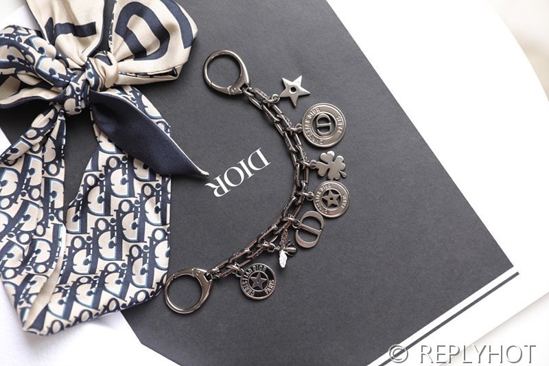 디올 30 Montaigne 몽테인 백참 실버 [매장가 145만원대]