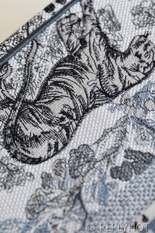 디올 북 토트 백 / 라지 / 그래디언트 타이거 [매장가490만원대]