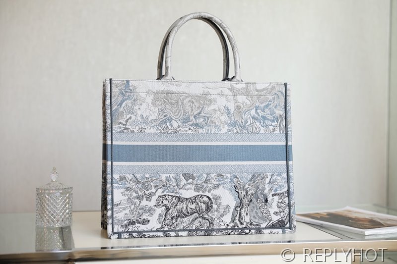 디올 북 토트 백 / 라지 / 그래디언트 타이거 [매장가490만원대]