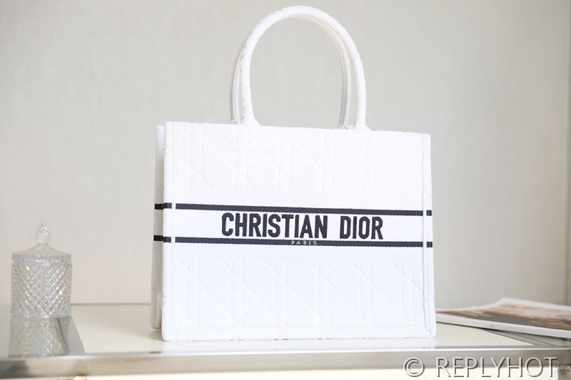 디올 북 토트 백 / 미디움 / 화이트 [매장가475만원대]