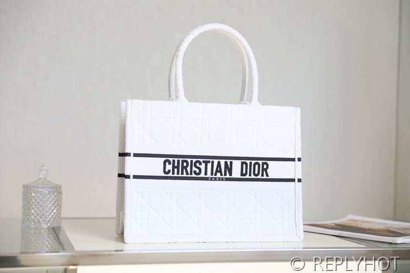 디올 북 토트 백 / 미디움 / 화이트 [매장가475만원대]