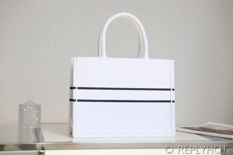 디올 북 토트 백 / 미디움 / 화이트 [매장가475만원대]