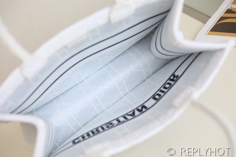 디올 북 토트 백 / 미디움 / 화이트 [매장가475만원대]