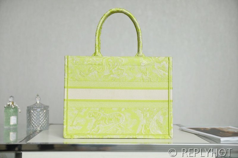 디올 북 토트 백 / 미디움 / 형광그린 [매장가475만원대]