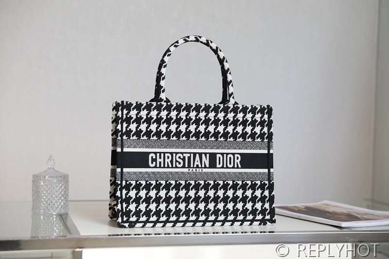 디올 북 토트 백 / 미디움 / 하운즈투스 [매장가475만원대]
