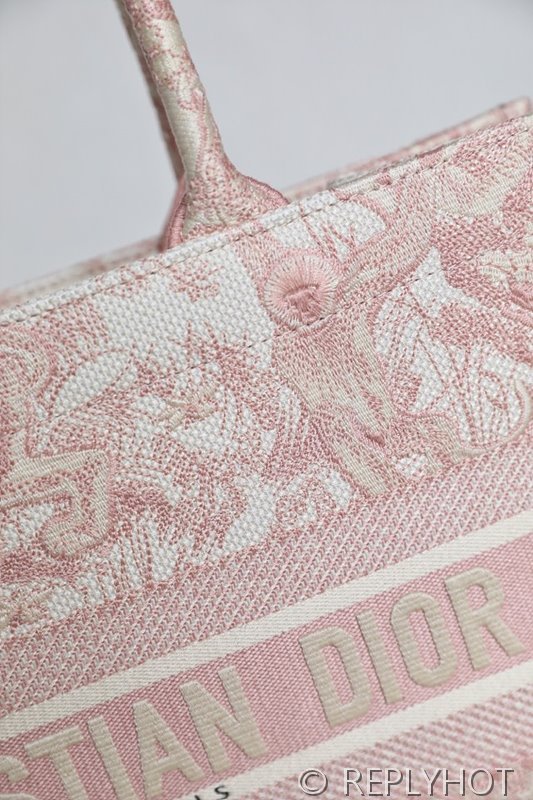 디올 북 토트 백 / 미디움 / 핑크타이거 [매장가475만원대]