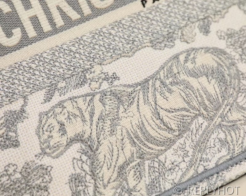 디올 북 토트 백 / 미디움 / 타이거그레이 [매장가475만원대]