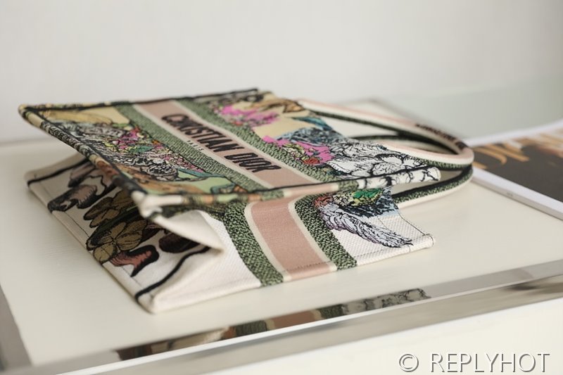 디올 북 토트 백 / 미디움 / 컬러풀플라워 [매장가475만원대]