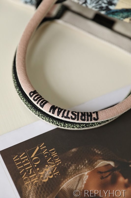 디올 북 토트 백 / 미디움 / 컬러풀플라워 [매장가475만원대]