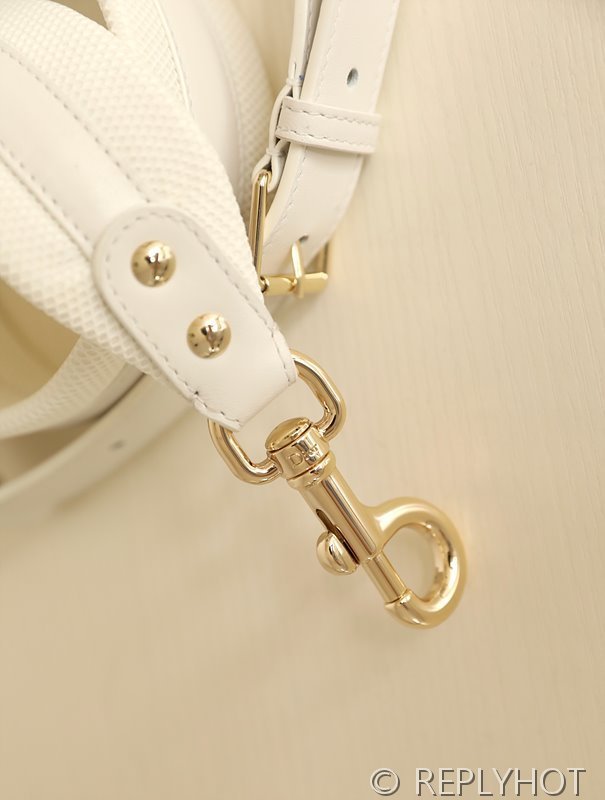 디올 Lady D-LITE 자수 미디엄백 패브릭 화이트 [매장가 740만원대]