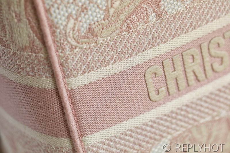 디올 Lady D-LITE 자수 미디엄백 타이거 핑크 [매장가 740만원대]