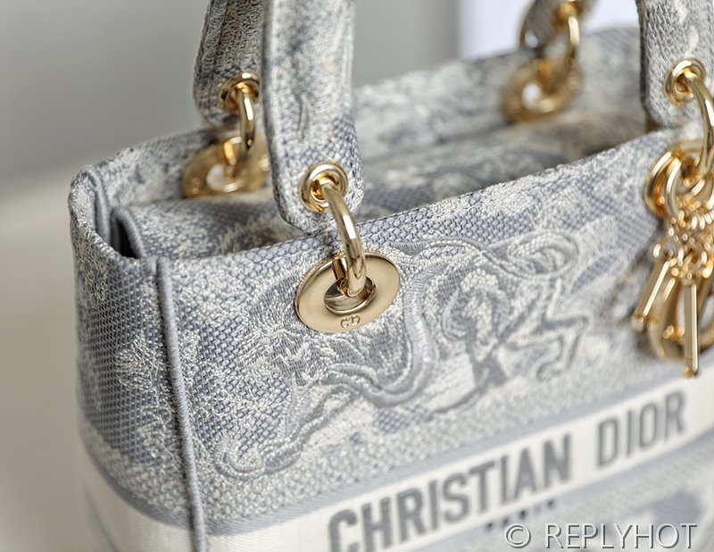 디올 Lady D-LITE 자수 미디엄백 타이거 그레이 [매장가 740만원대]