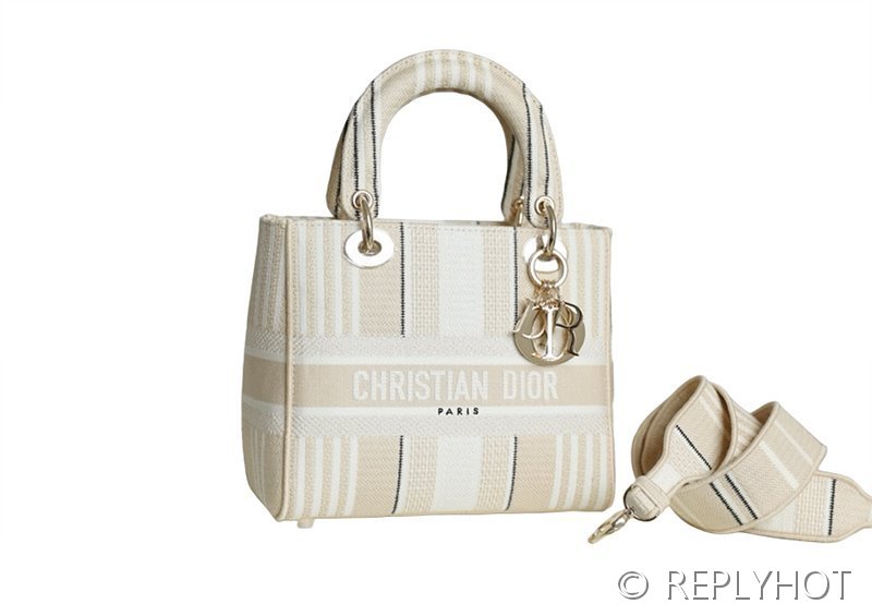 디올 Lady D-LITE 자수 미디엄백 살구 [매장가 740만원대]