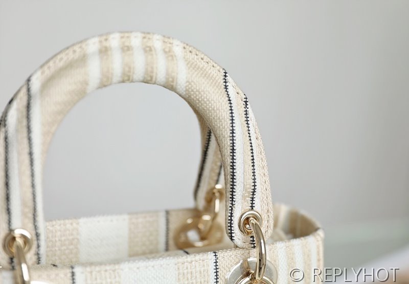 디올 Lady D-LITE 자수 미디엄백 살구 [매장가 740만원대]