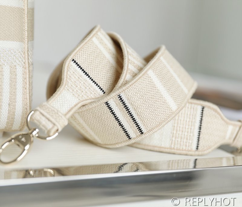 디올 Lady D-LITE 자수 미디엄백 살구 [매장가 740만원대]