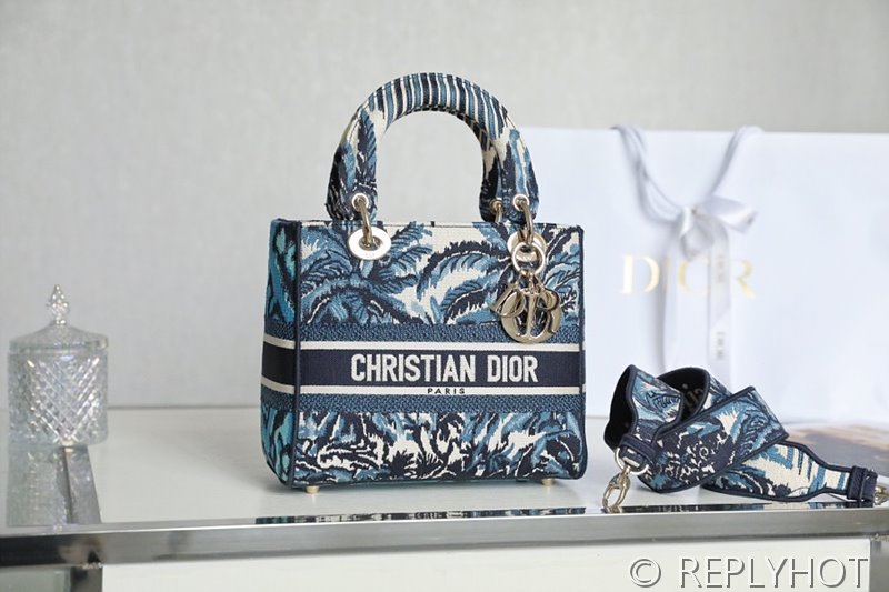 디올  Lady D-LITE 자수 미디엄백 블루코코넛 [매장가 740만원대]