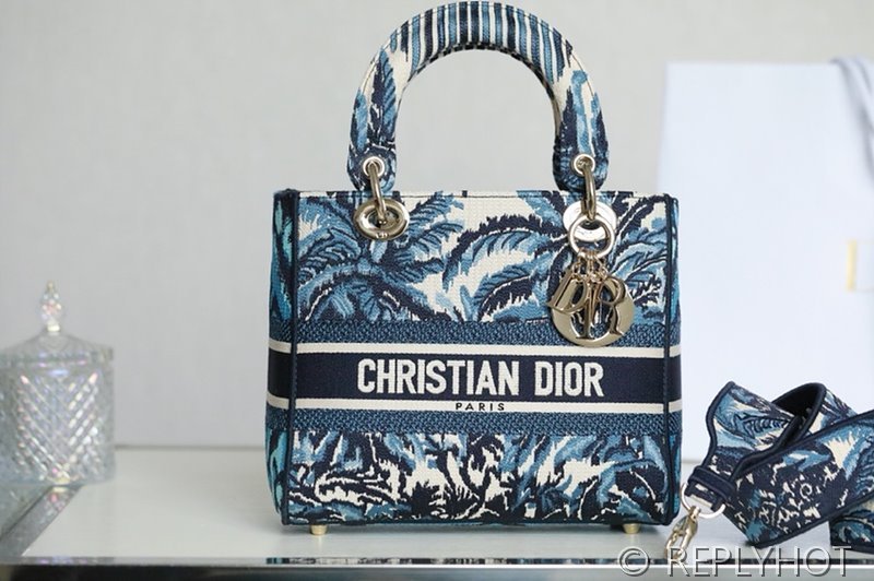 디올  Lady D-LITE 자수 미디엄백 블루코코넛 [매장가 740만원대]