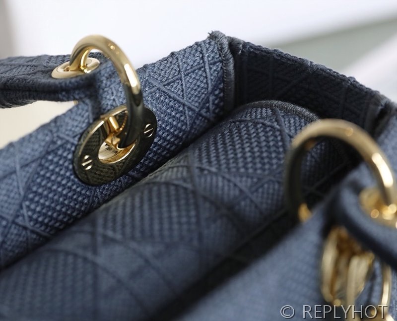 디올 Lady D-LITE 자수 미디엄백 블루 [매장가 740만원대]