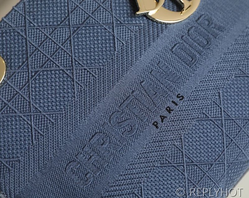 디올 Lady D-LITE 자수 미디엄백 블루 [매장가 740만원대]