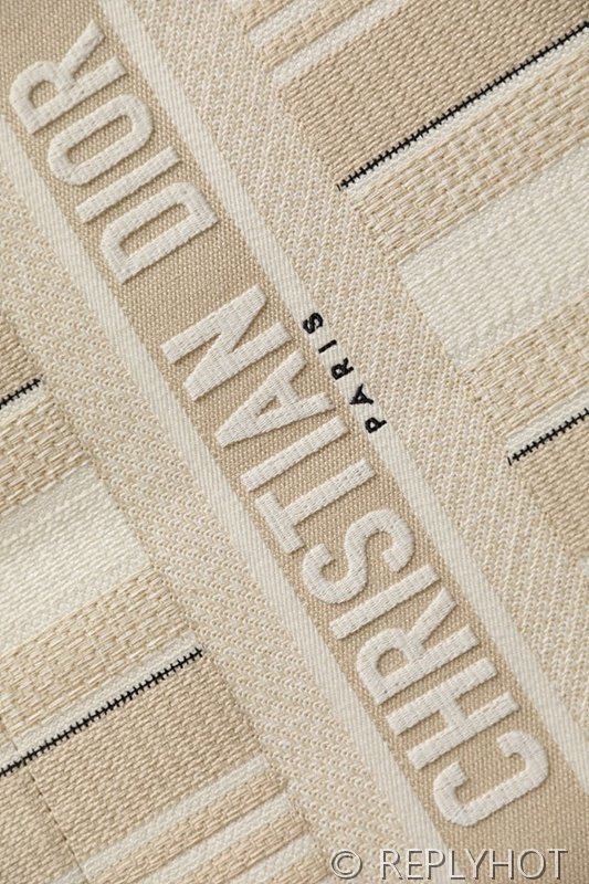 디올 북 토트 백 / 미디움 / 자수캔버스스트라이프 [매장가475만원대]