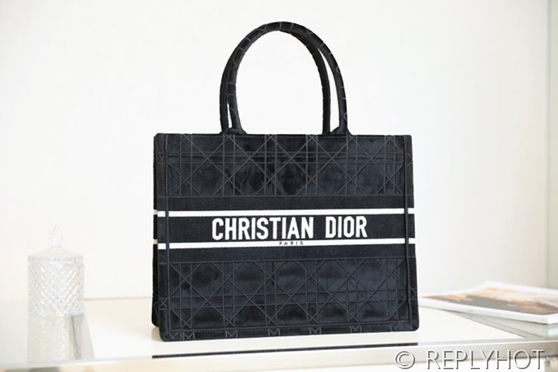 디올 북 토트 백 / 미디움 / 자수블랙 [매장가475만원대]
