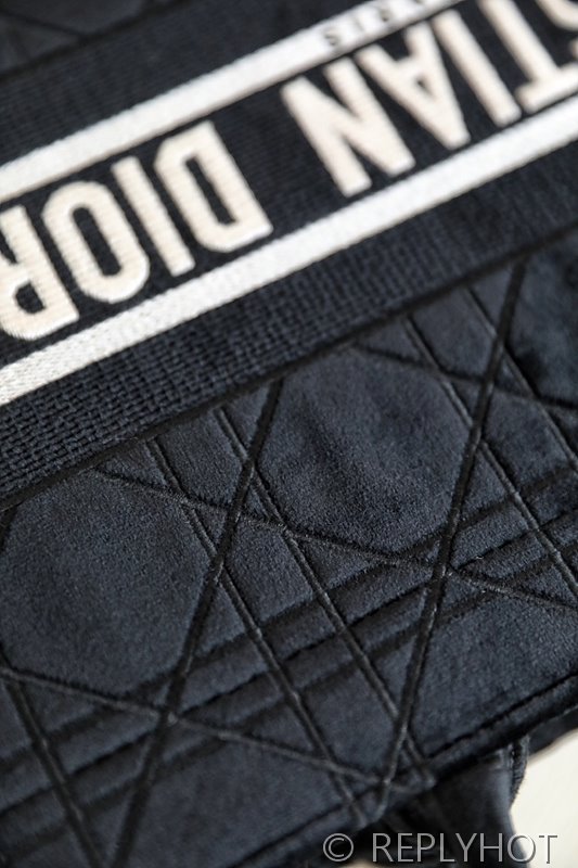 디올 북 토트 백 / 미디움 / 자수블랙 [매장가475만원대]