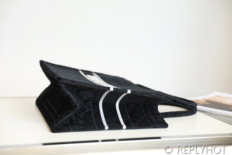 디올 북 토트 백 / 미디움 / 자수블랙 [매장가475만원대]