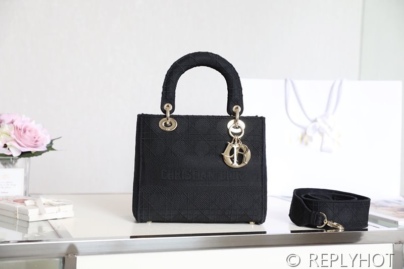 디올 Lady D-LITE 자수 미디엄백 블랙 [매장가 740만원대]